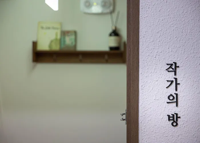 Nook Jongno Full-floor 2-bedroom Near Gwangjang Market