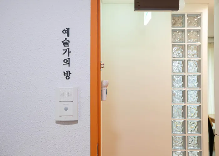 Nook Jongno Full-floor 2-bedroom Near Gwangjang Market
