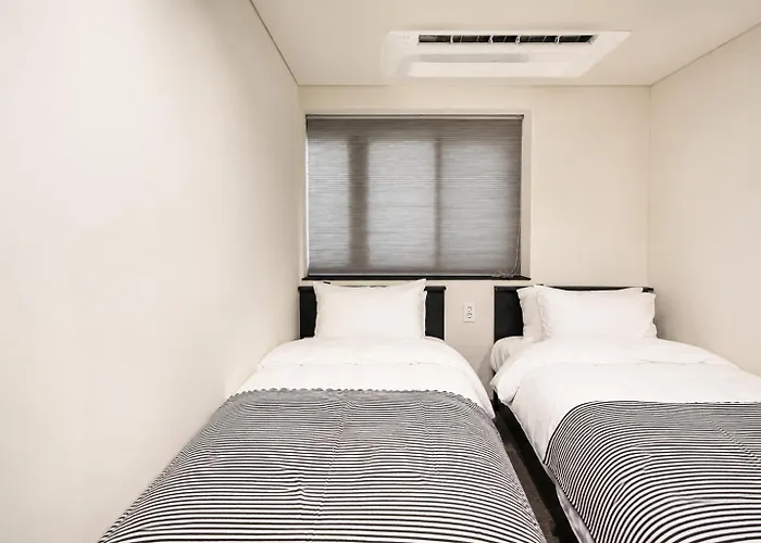 Nook Jongno Full-floor 2-bedroom Near Gwangjang Market 4*